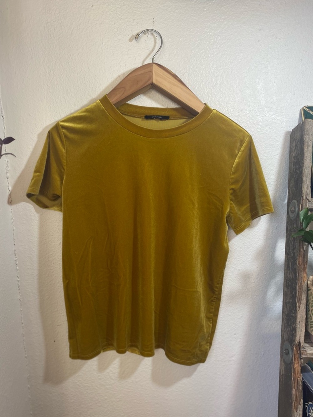Forever 21 Velvet Short Sleeve Tee Butter Yellow Gold Size Medium - Picture 6 of 10